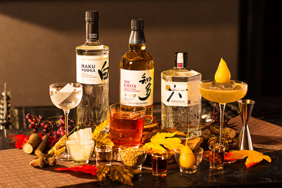 Whiskey bottle with ice glass – professional bar product photography.