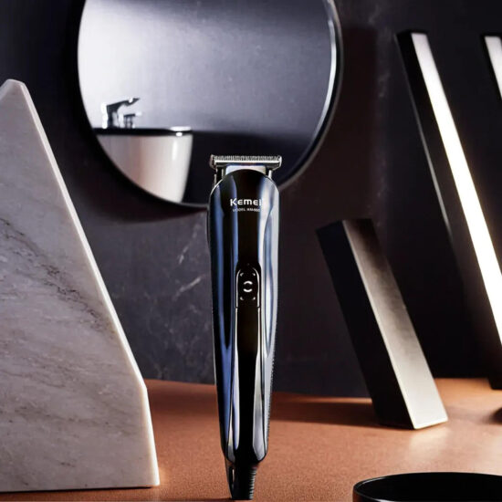Modern black shaver with mirror reflection – product photography.